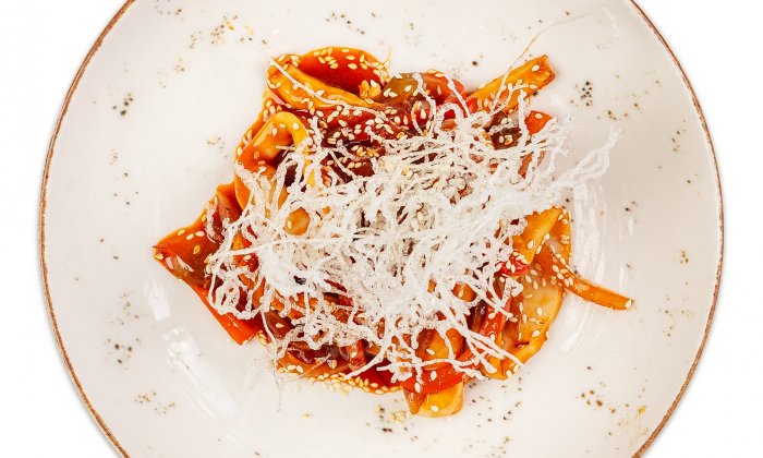 Кальмар с овощами в устричном соусе