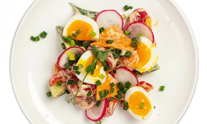 Салат из сезонных овощей