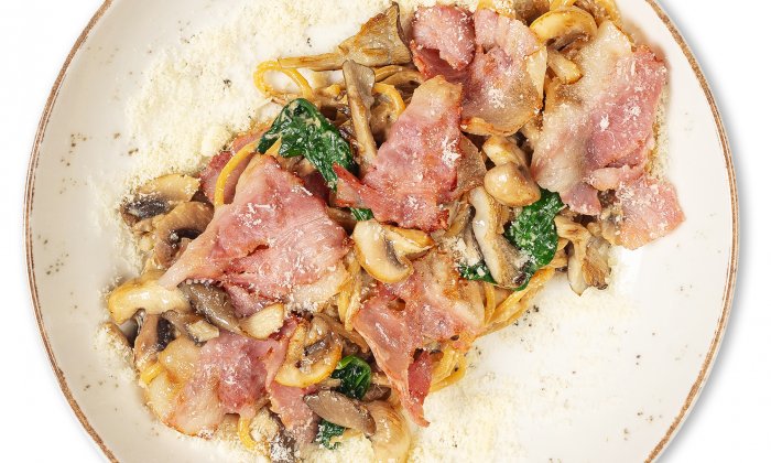 Паста с беконом и грибами