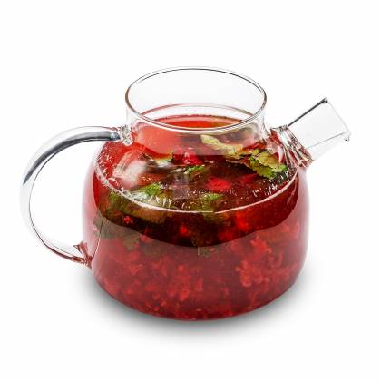 Чай с малиной, клубникой и медом