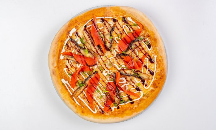 Пицца  с угрем и неркой